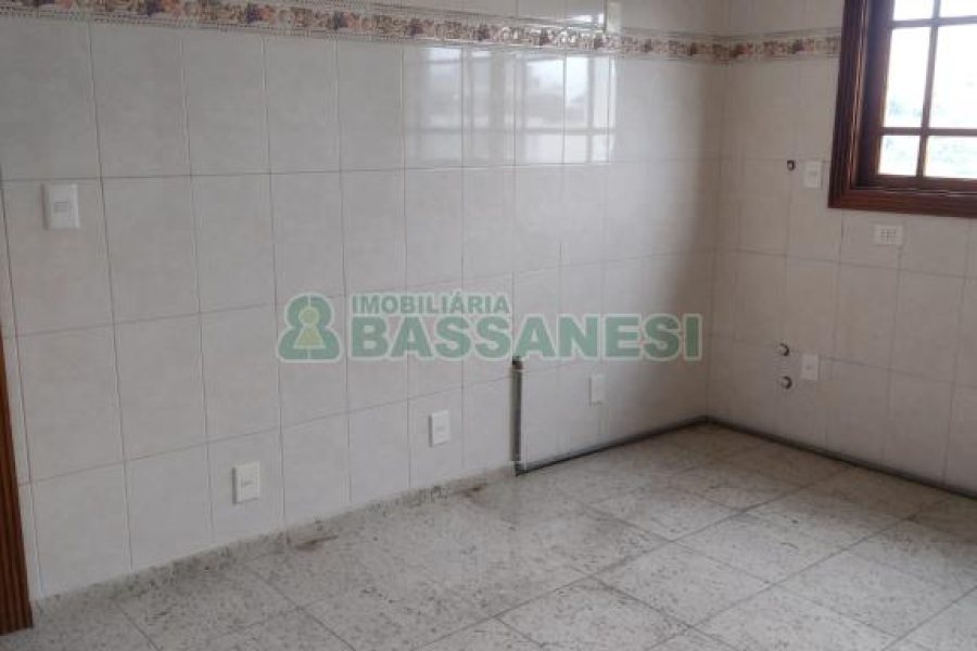 Apartamento com 109m², 3 dormitórios, 2 vagas, no bairro Universitário em Caxias do Sul para Comprar
