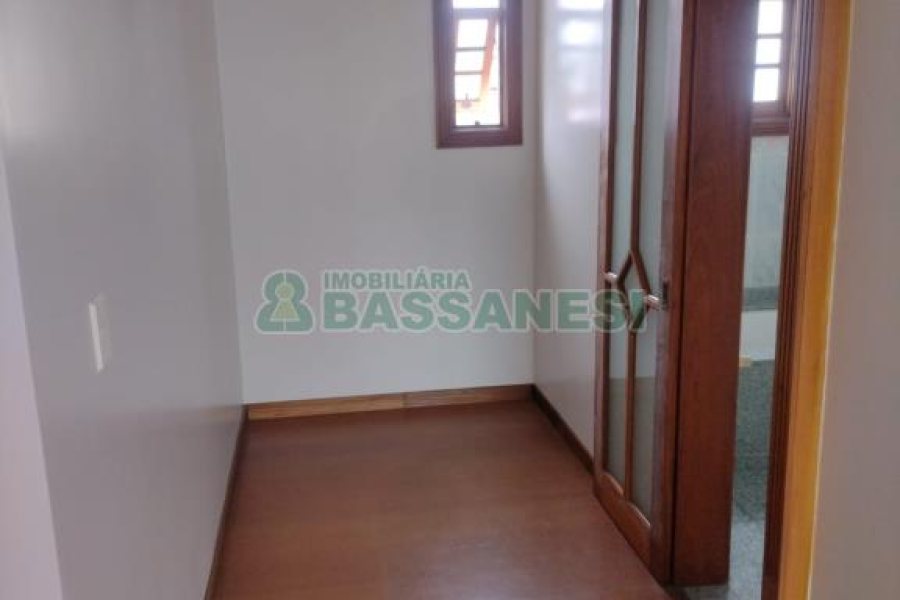 Apartamento com 109m², 3 dormitórios, 2 vagas, no bairro Universitário em Caxias do Sul para Comprar