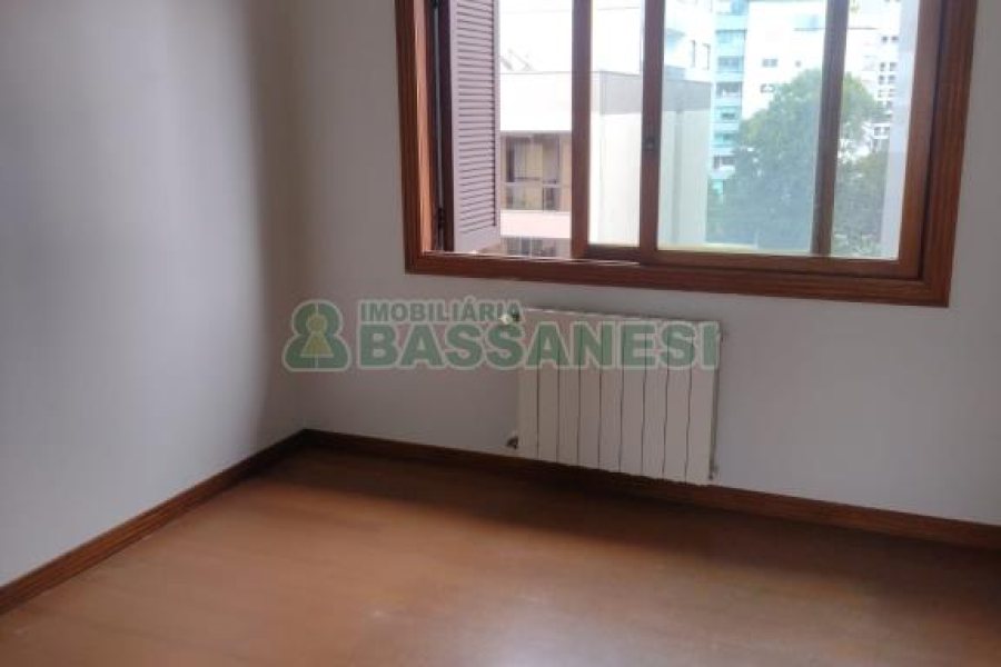 Apartamento com 109m², 3 dormitórios, 2 vagas, no bairro Universitário em Caxias do Sul para Comprar