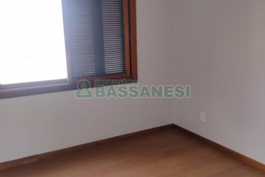 Apartamento com 109m², 3 dormitórios, 2 vagas, no bairro Universitário em Caxias do Sul para Comprar