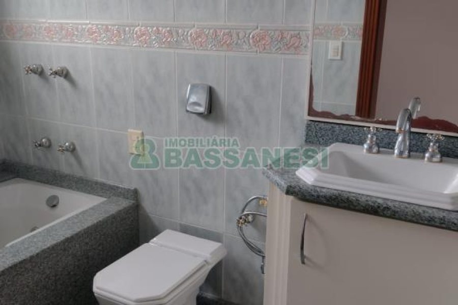 Apartamento com 109m², 3 dormitórios, 2 vagas, no bairro Universitário em Caxias do Sul para Comprar