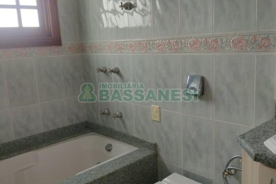 Apartamento com 109m², 3 dormitórios, 2 vagas, no bairro Universitário em Caxias do Sul para Comprar