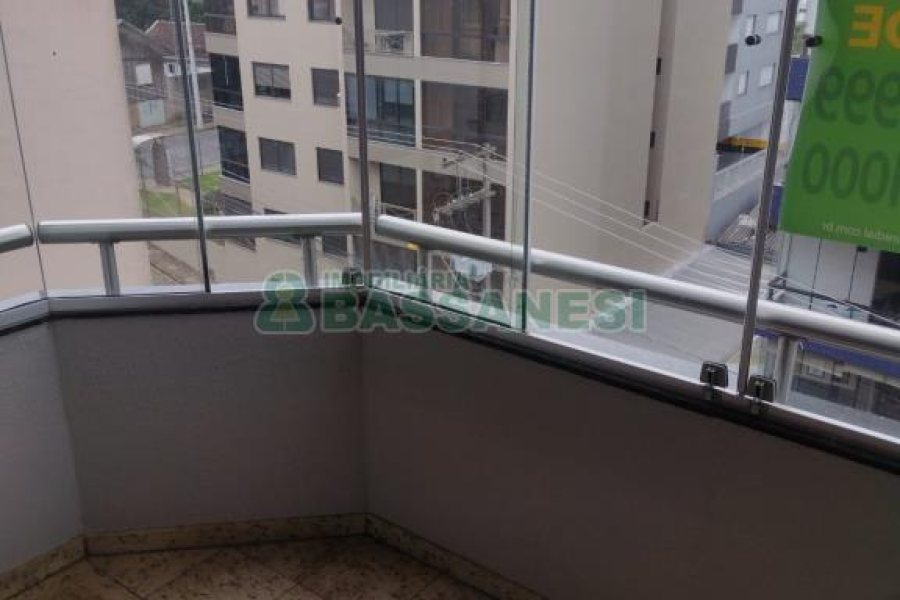 Apartamento com 109m², 3 dormitórios, 2 vagas, no bairro Universitário em Caxias do Sul para Comprar