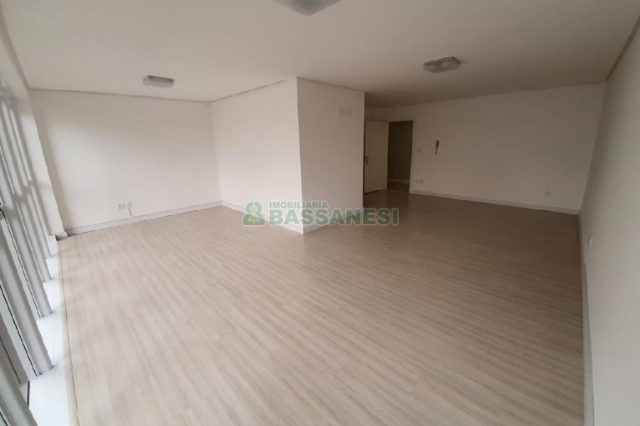 Sala com 49m², 1 vaga, no bairro Centro em Caxias do Sul para Comprar