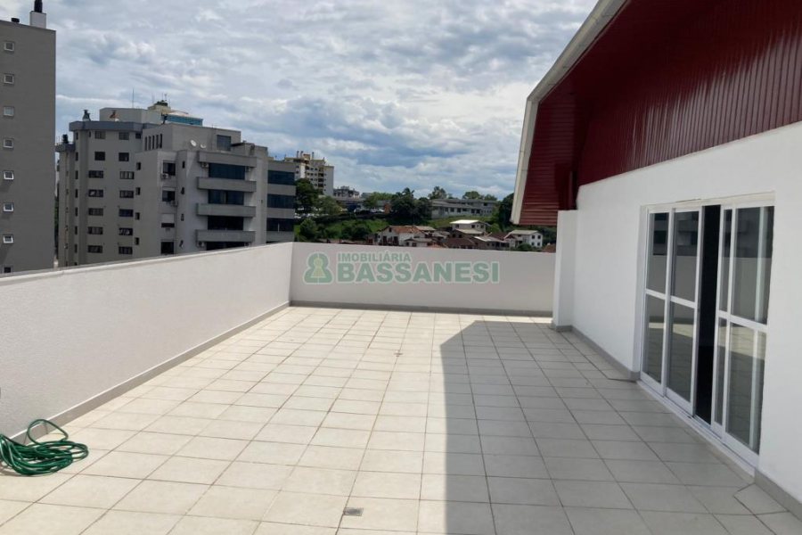 Apto/Cobertura com 299m², 4 dormitórios, 2 vagas, no bairro Madureira em Caxias do Sul para Comprar