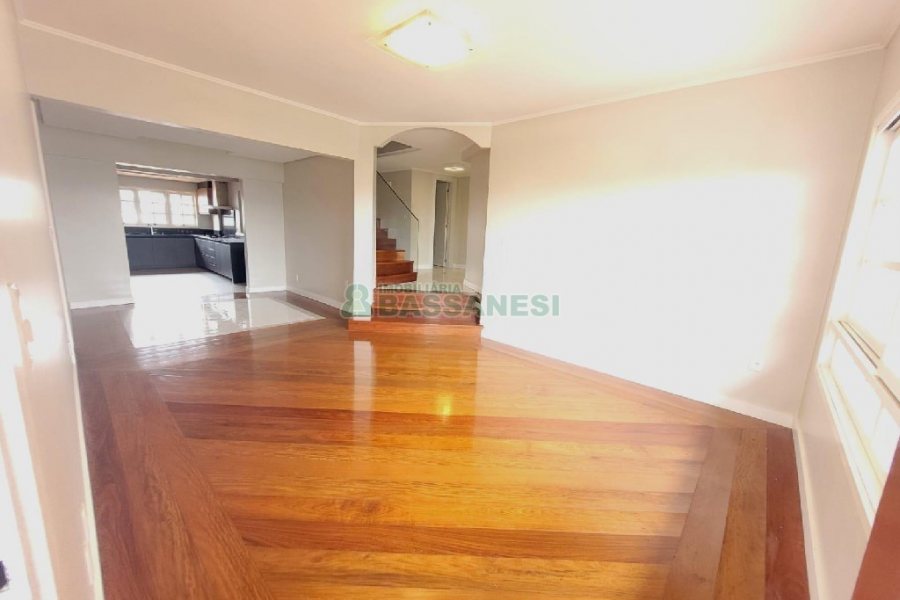 Apto/Cobertura com 299m², 4 dormitórios, 2 vagas, no bairro Madureira em Caxias do Sul para Comprar