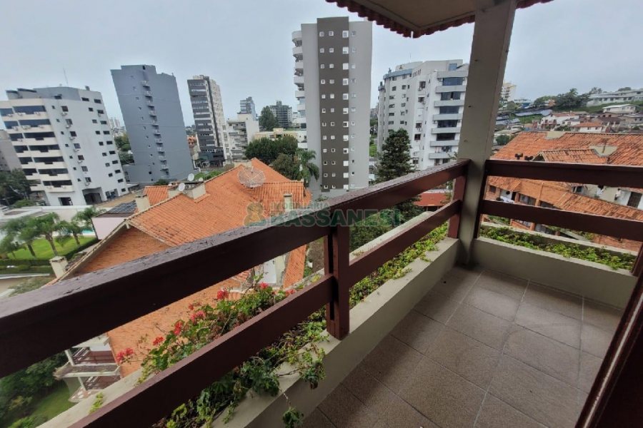 Apto/Cobertura com 299m², 4 dormitórios, 2 vagas, no bairro Madureira em Caxias do Sul para Comprar