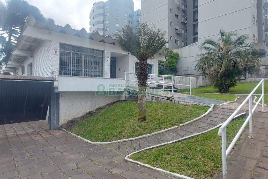 Casa Comercial com 150m², no bairro Madureira em Caxias do Sul para Alugar