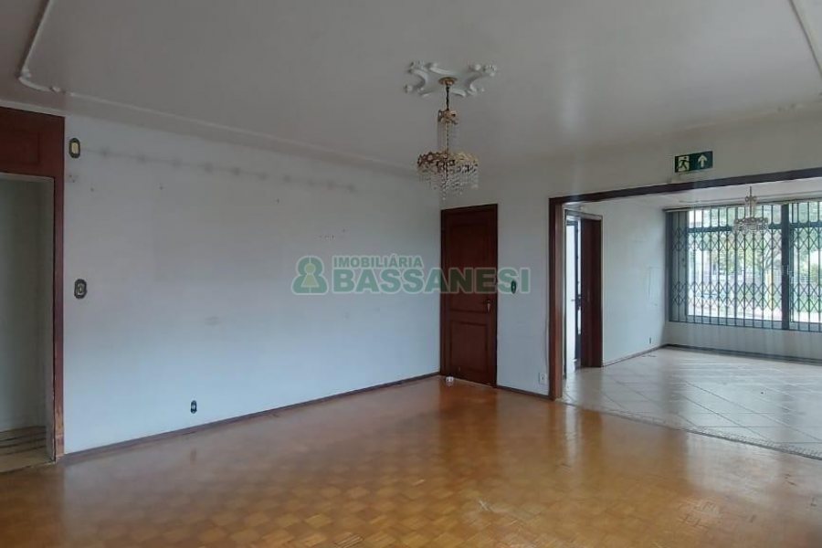 Casa Comercial com 150m², no bairro Madureira em Caxias do Sul para Alugar