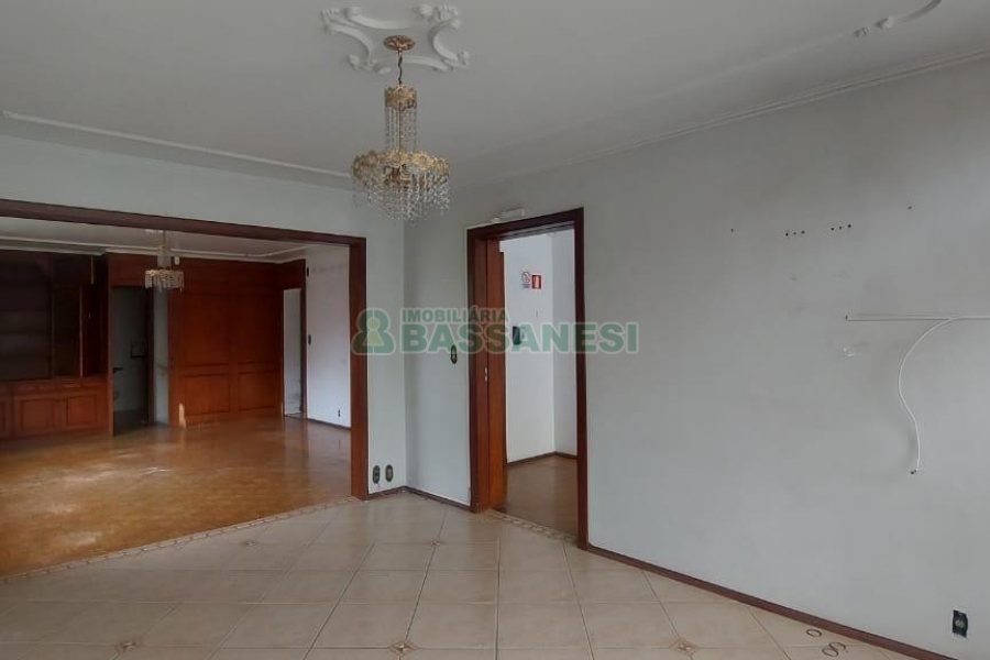 Casa Comercial com 150m², no bairro Madureira em Caxias do Sul para Alugar