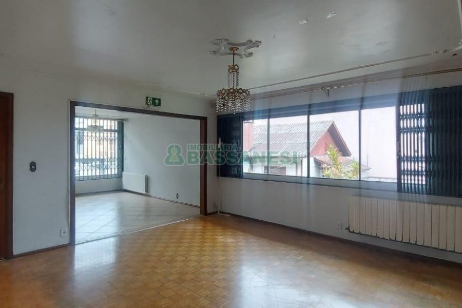 Casa Comercial com 150m², no bairro Madureira em Caxias do Sul para Alugar