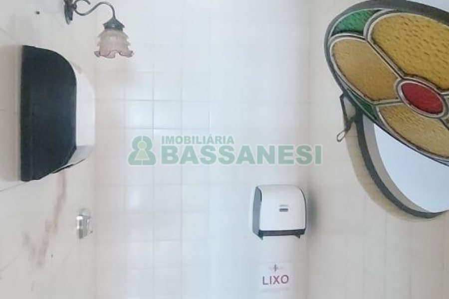 Casa Comercial com 150m², no bairro Madureira em Caxias do Sul para Alugar