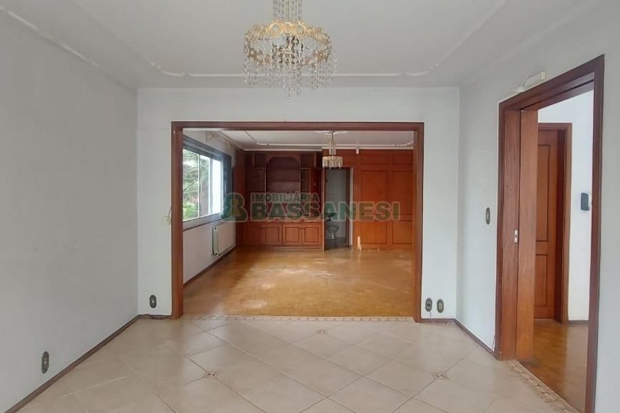 Casa Comercial com 150m², no bairro Madureira em Caxias do Sul para Alugar