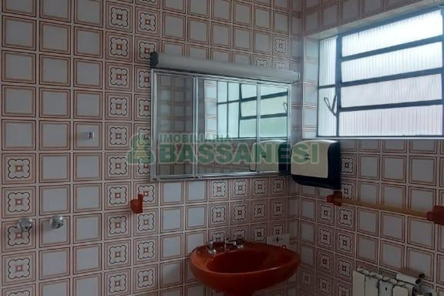 Casa Comercial com 150m², no bairro Madureira em Caxias do Sul para Alugar