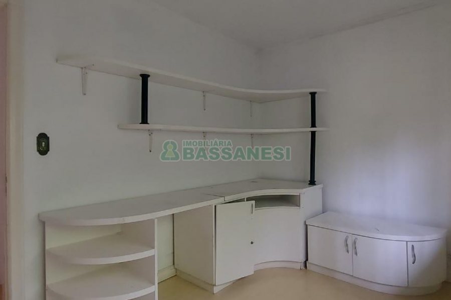 Casa Comercial com 150m², no bairro Madureira em Caxias do Sul para Alugar