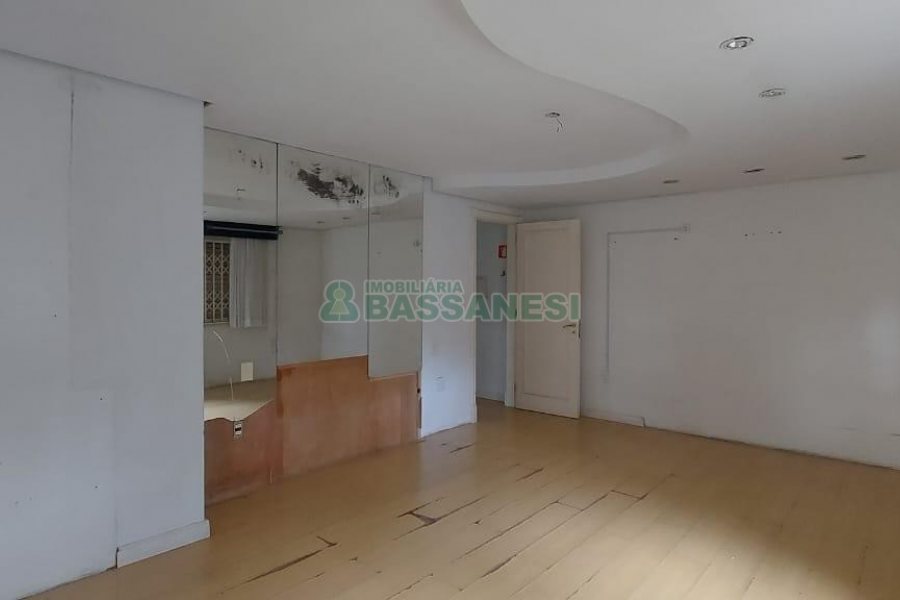 Casa Comercial com 150m², no bairro Madureira em Caxias do Sul para Alugar