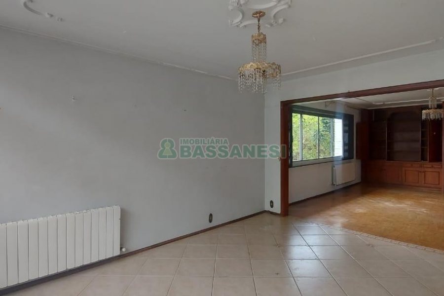 Casa Comercial com 150m², no bairro Madureira em Caxias do Sul para Alugar