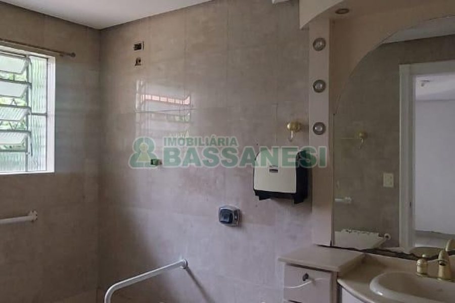 Casa Comercial com 150m², no bairro Madureira em Caxias do Sul para Alugar