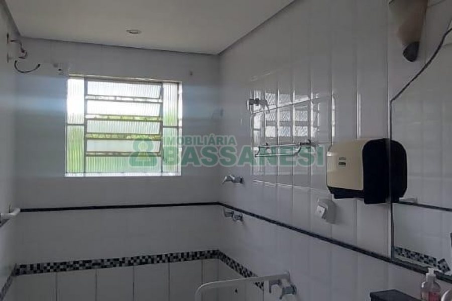 Casa Comercial com 150m², no bairro Madureira em Caxias do Sul para Alugar