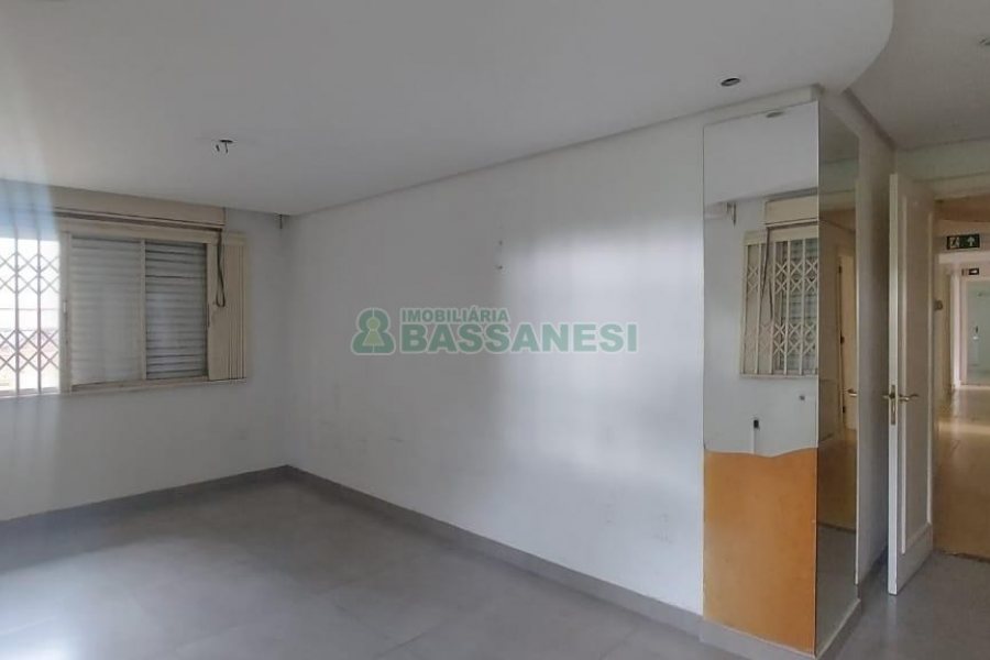 Casa Comercial com 150m², no bairro Madureira em Caxias do Sul para Alugar