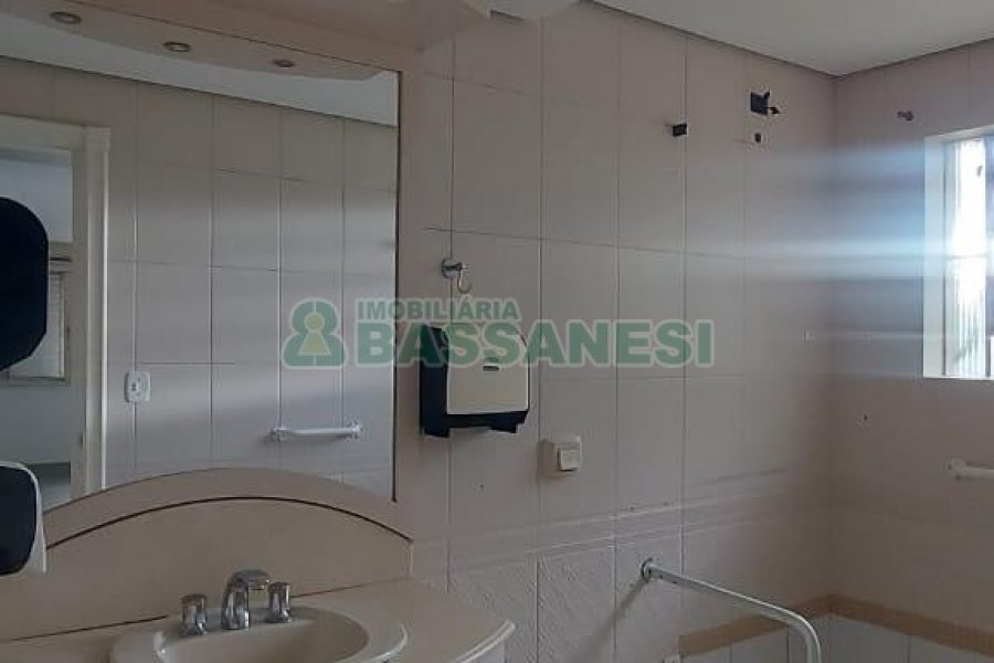 Casa Comercial com 150m², no bairro Madureira em Caxias do Sul para Alugar