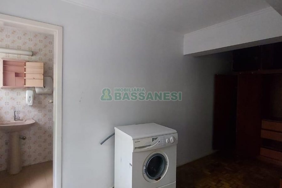 Casa Comercial com 150m², no bairro Madureira em Caxias do Sul para Alugar