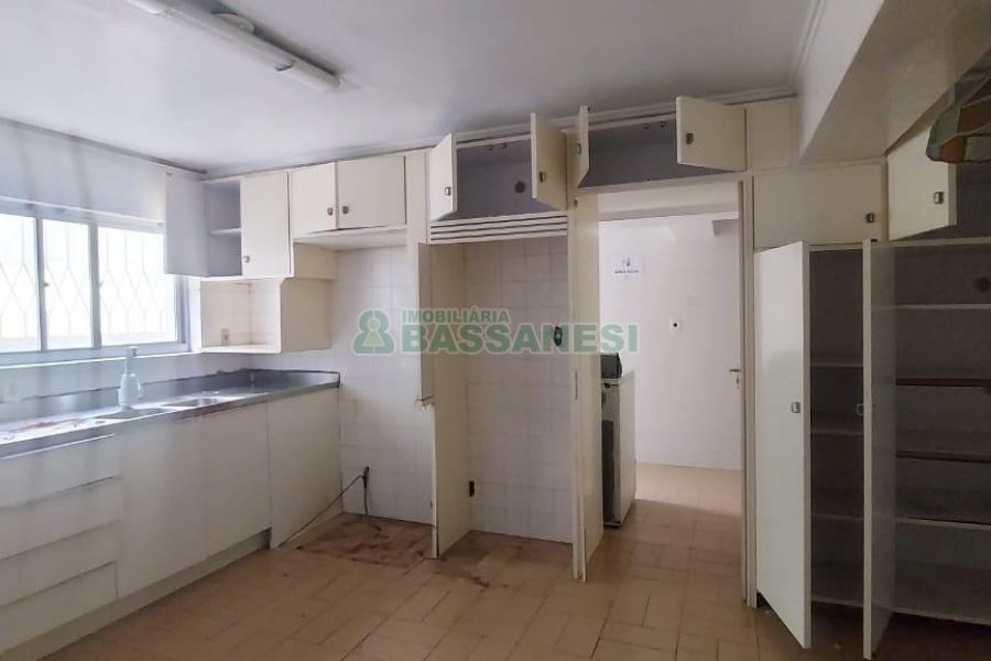 Casa Comercial com 150m², no bairro Madureira em Caxias do Sul para Alugar