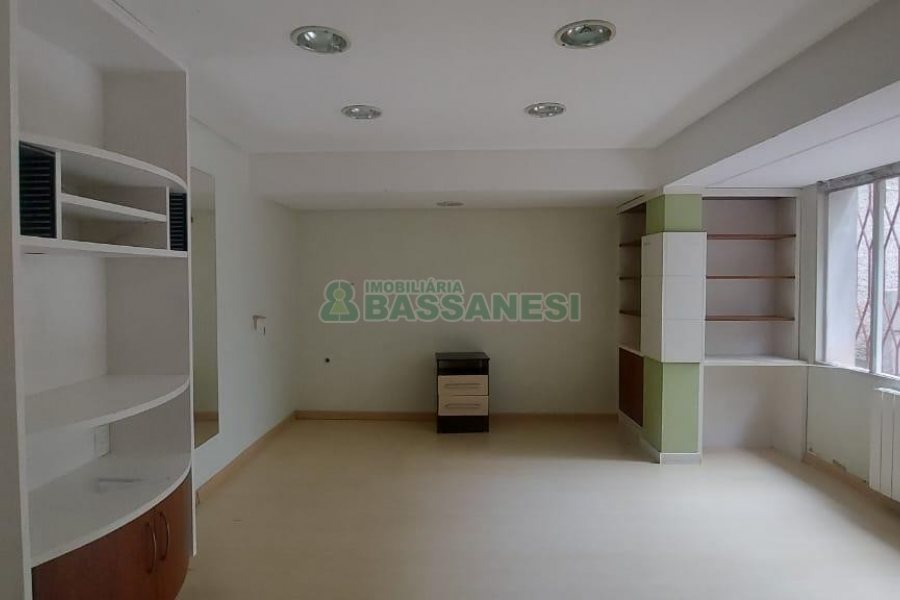 Casa Comercial com 150m², no bairro Madureira em Caxias do Sul para Alugar