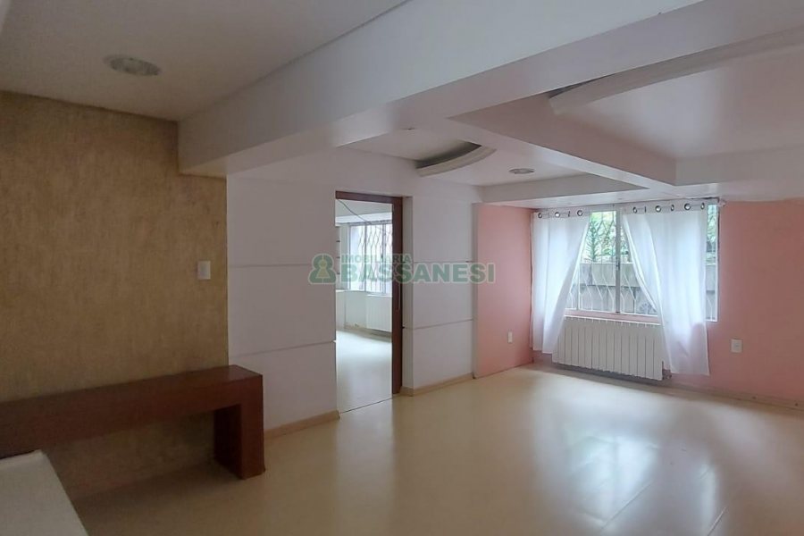 Casa Comercial com 150m², no bairro Madureira em Caxias do Sul para Alugar