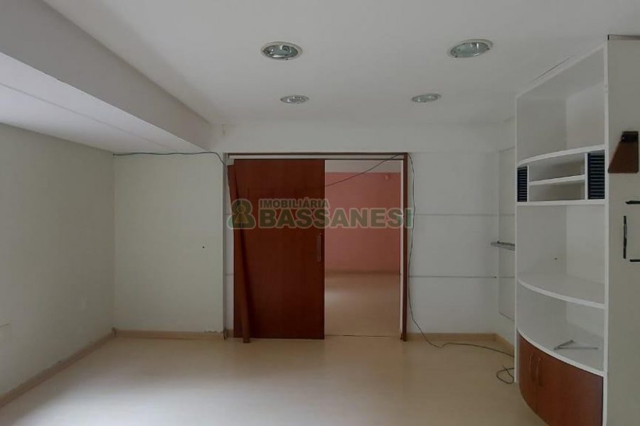 Casa Comercial com 150m², no bairro Madureira em Caxias do Sul para Alugar