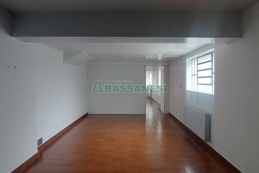 Casa Comercial com 150m², no bairro Madureira em Caxias do Sul para Alugar