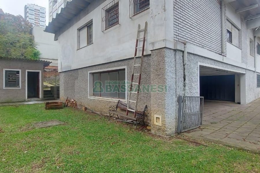 Casa Comercial com 150m², no bairro Madureira em Caxias do Sul para Alugar