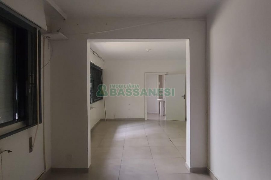 Casa Comercial com 150m², no bairro Madureira em Caxias do Sul para Alugar