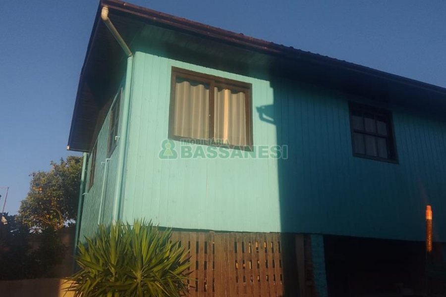 Casa com 70m², 3 dormitórios, 1 vaga, no bairro Serrano em Caxias do Sul para Comprar