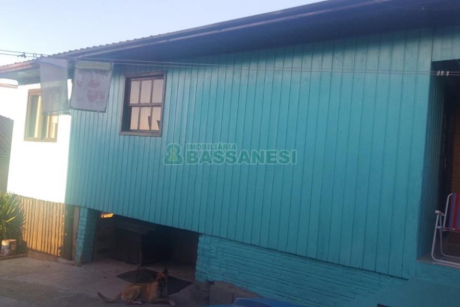 Casa com 70m², 3 dormitórios, 1 vaga, no bairro Serrano em Caxias do Sul para Comprar