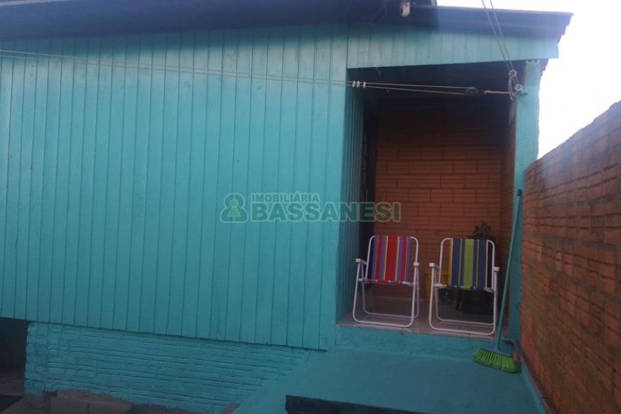 Casa com 70m², 3 dormitórios, 1 vaga, no bairro Serrano em Caxias do Sul para Comprar