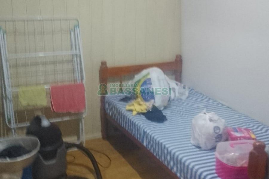Casa com 70m², 3 dormitórios, 1 vaga, no bairro Serrano em Caxias do Sul para Comprar