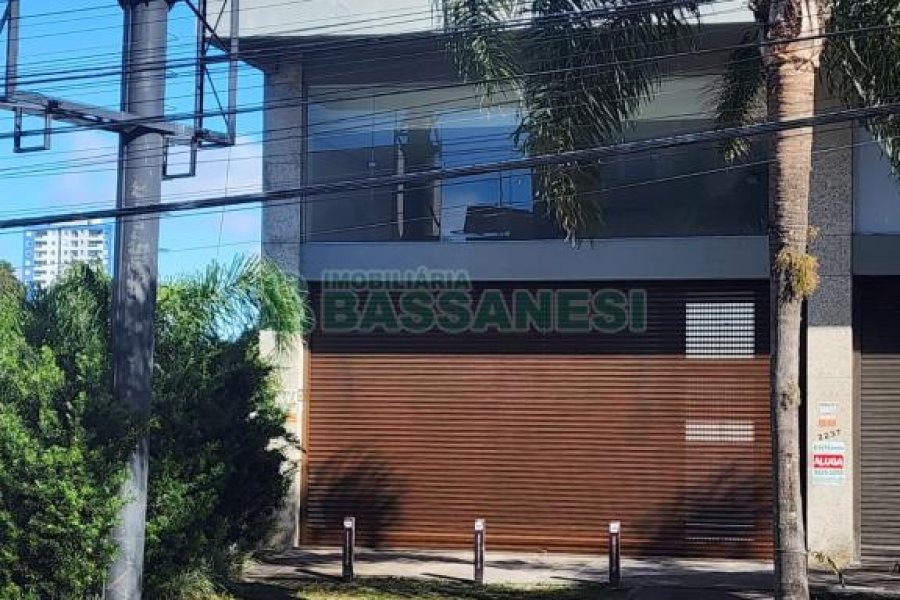 Loja com 325m², no bairro Pio X em Caxias do Sul para Alugar ou Comprar