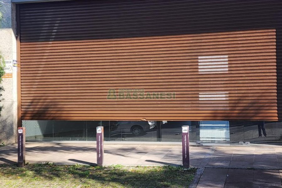 Loja com 325m², no bairro Pio X em Caxias do Sul para Alugar ou Comprar