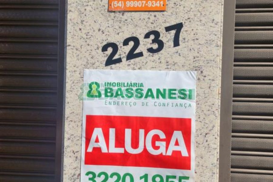 Loja com 325m², no bairro Pio X em Caxias do Sul para Alugar ou Comprar