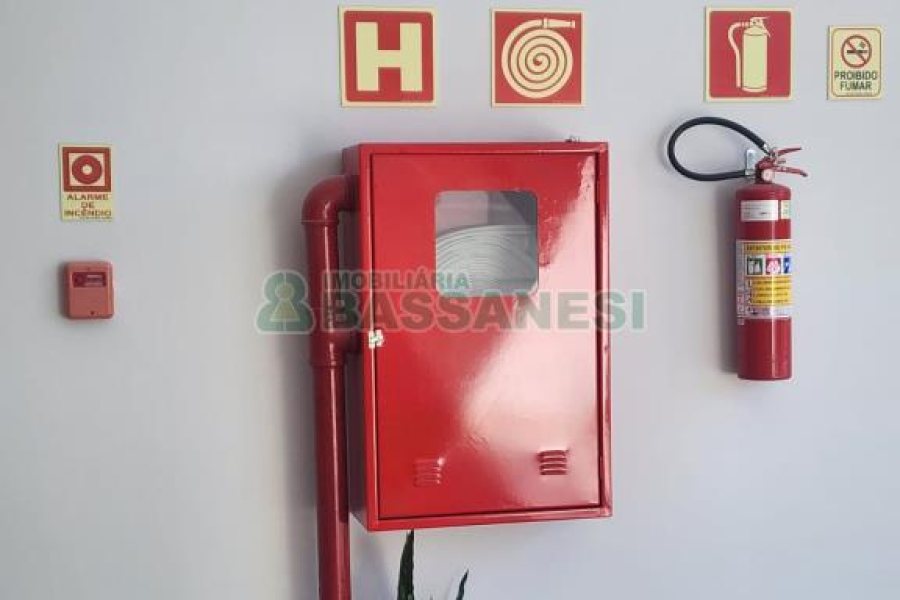 Loja com 325m², no bairro Pio X em Caxias do Sul para Alugar ou Comprar