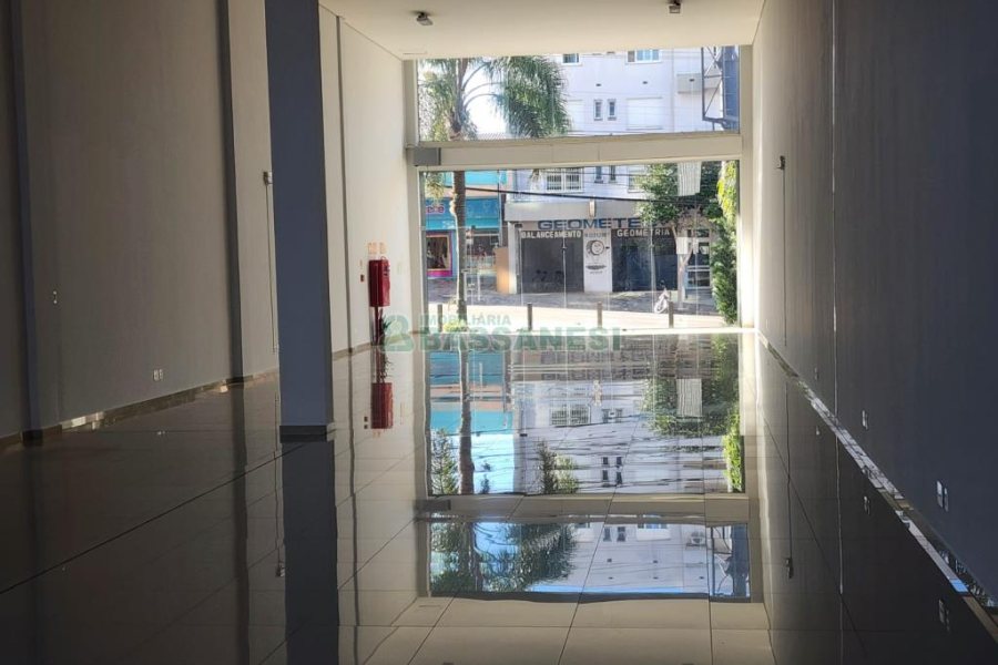 Loja com 325m², no bairro Pio X em Caxias do Sul para Alugar ou Comprar
