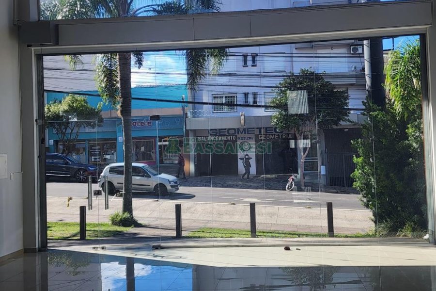 Loja com 325m², no bairro Pio X em Caxias do Sul para Alugar ou Comprar