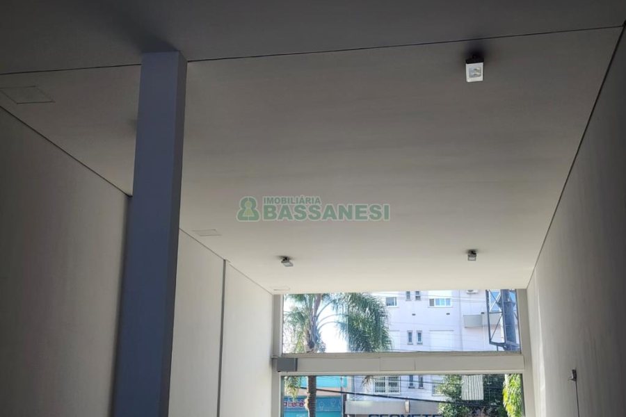 Loja com 325m², no bairro Pio X em Caxias do Sul para Alugar ou Comprar