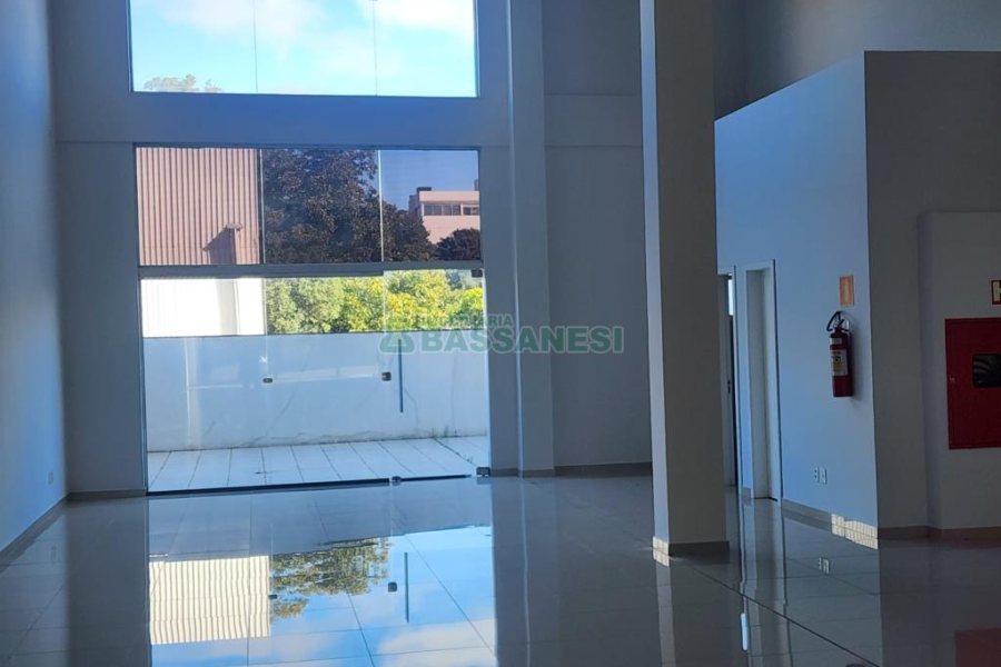 Loja com 325m², no bairro Pio X em Caxias do Sul para Alugar ou Comprar