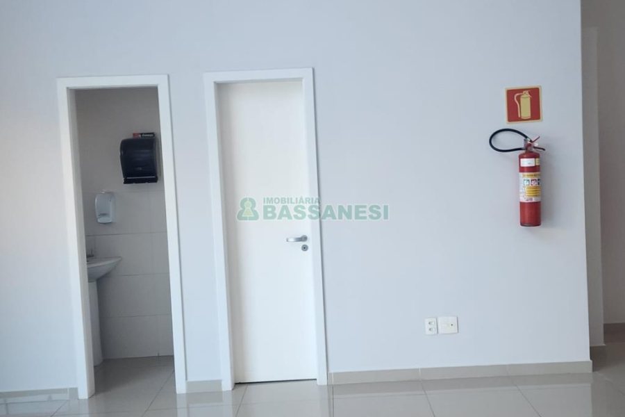 Loja com 325m², no bairro Pio X em Caxias do Sul para Alugar ou Comprar