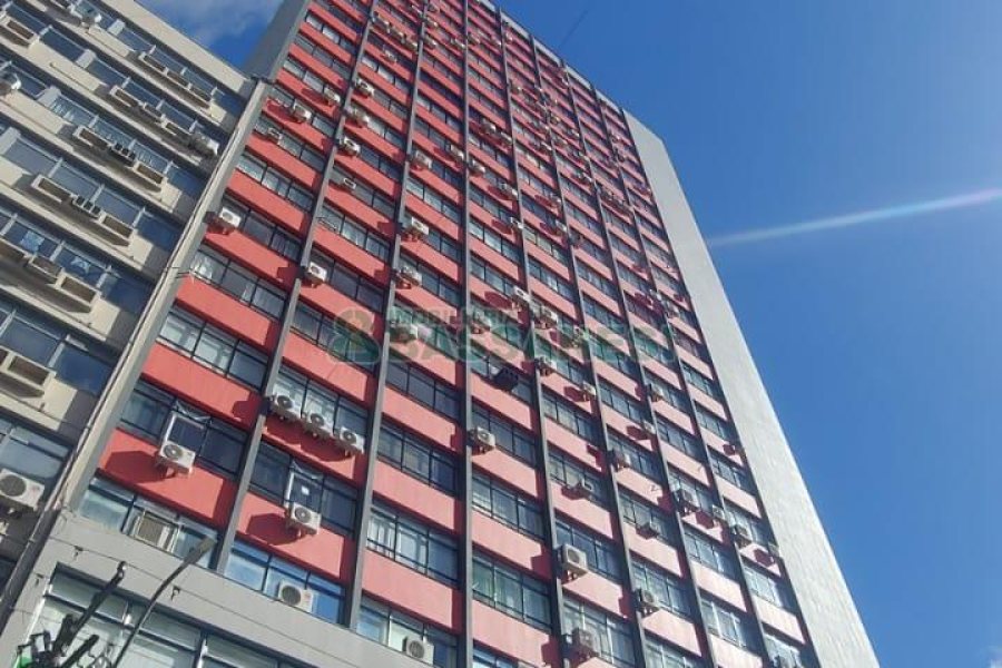 Sala com 450m², no bairro Centro em Caxias do Sul para Alugar