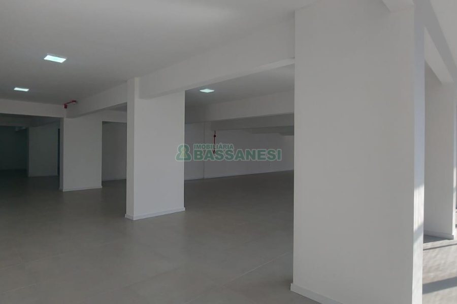 Sala com 450m², no bairro Centro em Caxias do Sul para Alugar