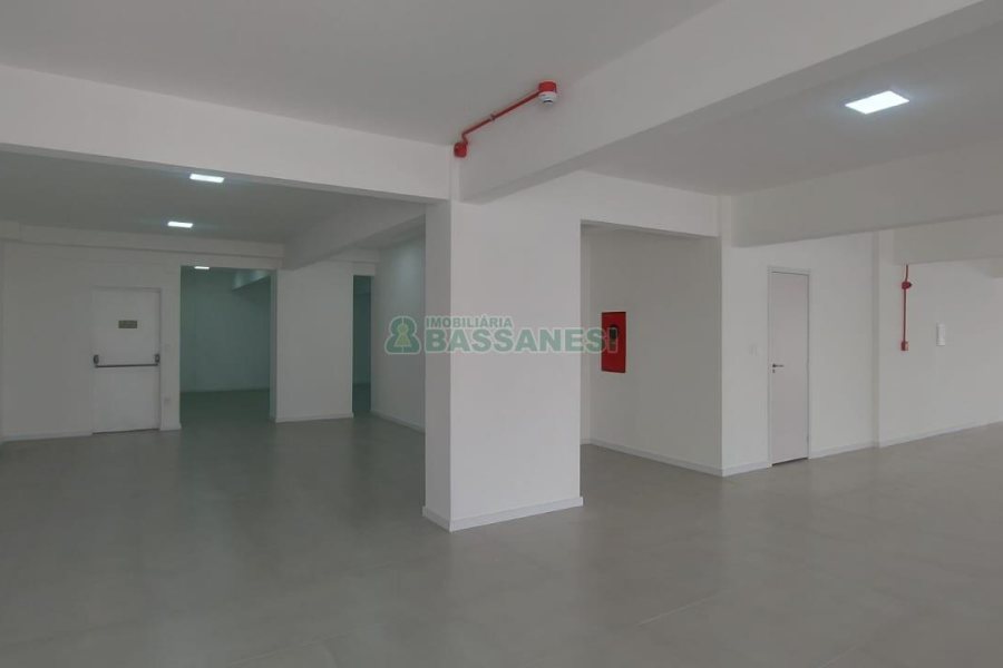 Sala com 450m², no bairro Centro em Caxias do Sul para Alugar