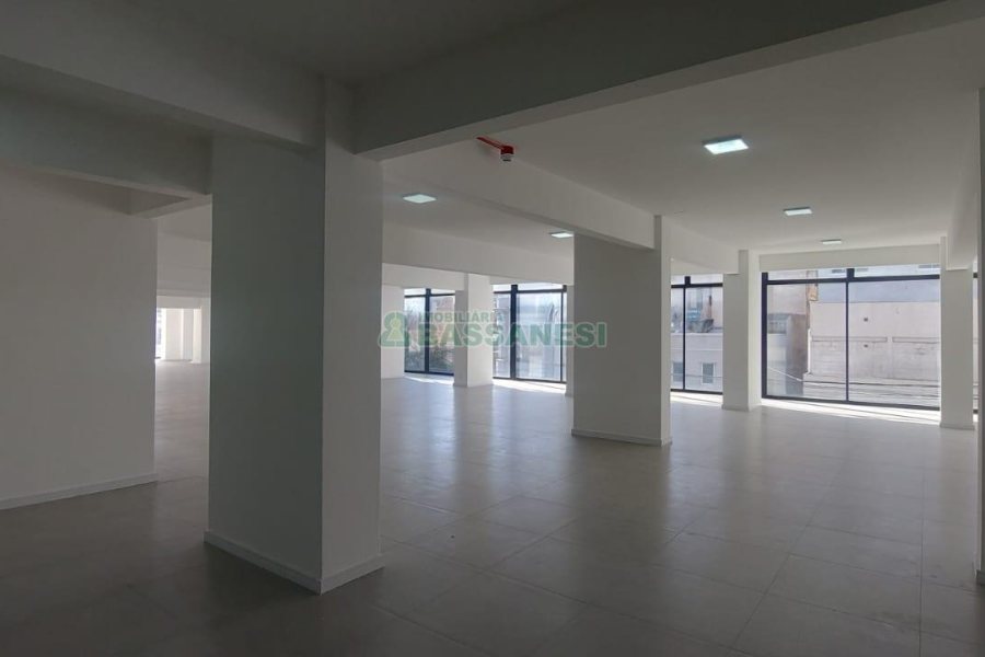 Sala com 450m², no bairro Centro em Caxias do Sul para Alugar